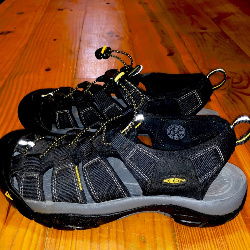 Keen Newport H2 sandals size 10